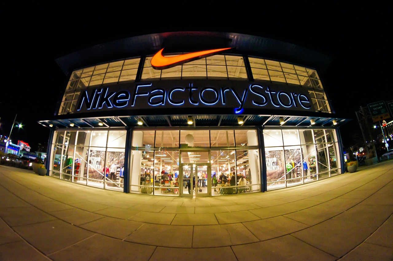 Nike实体店价格深度解析及购物攻略