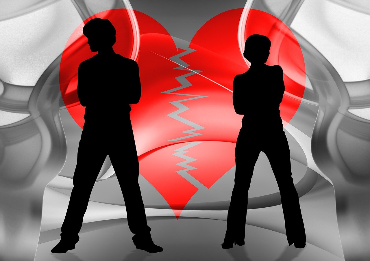 日本动漫中男男关系的探索与解析