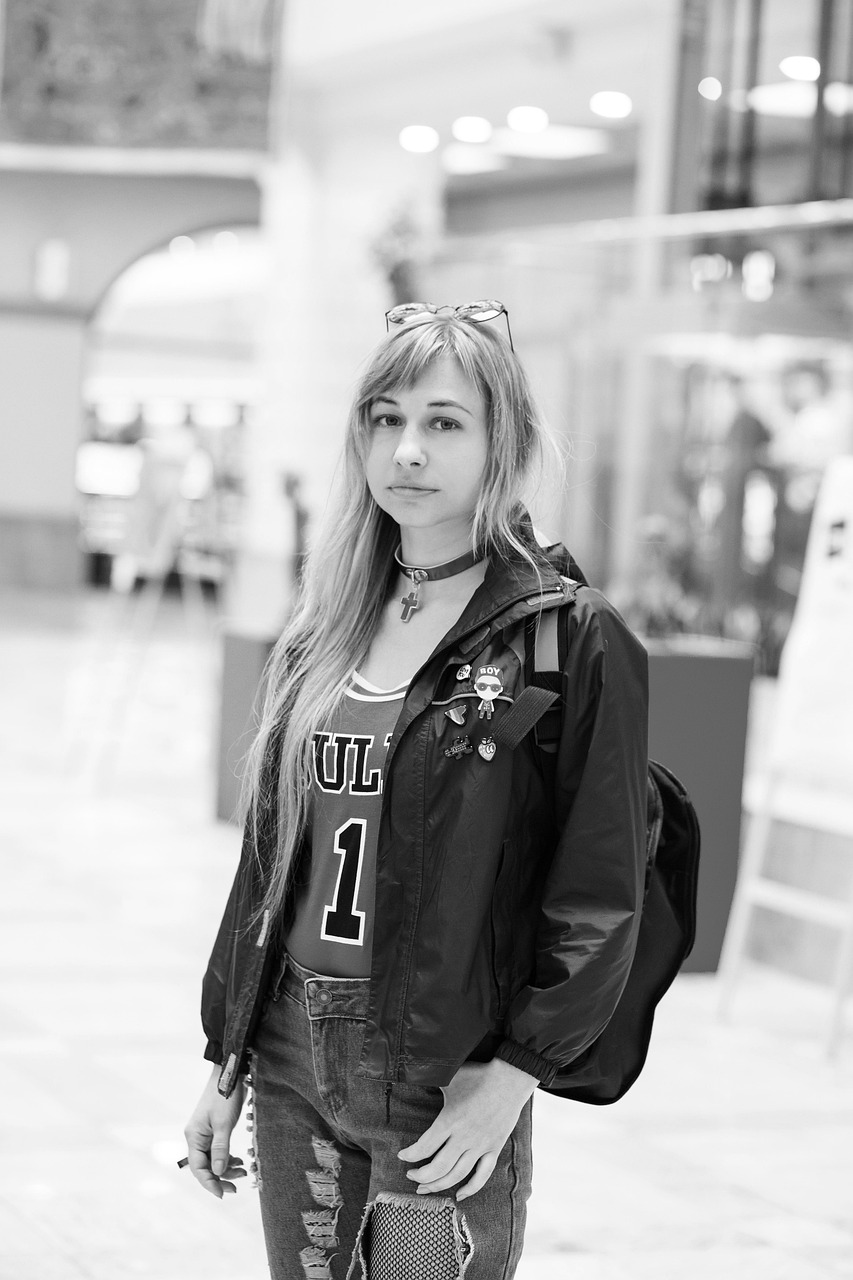 星光璀璨下的艺术人生——演员李艳的成长历程与风采展示