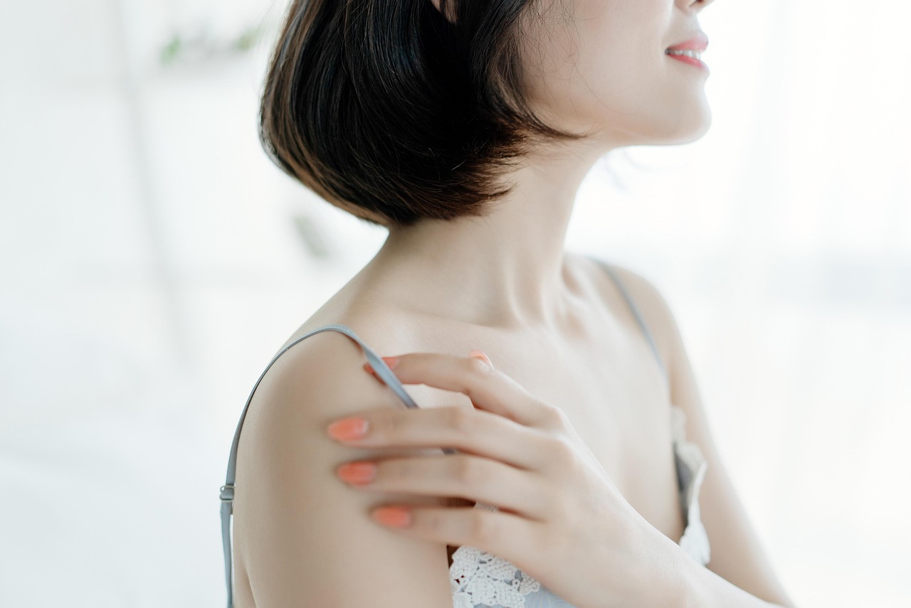 韩国自杀女明星背后的悲剧故事与反思